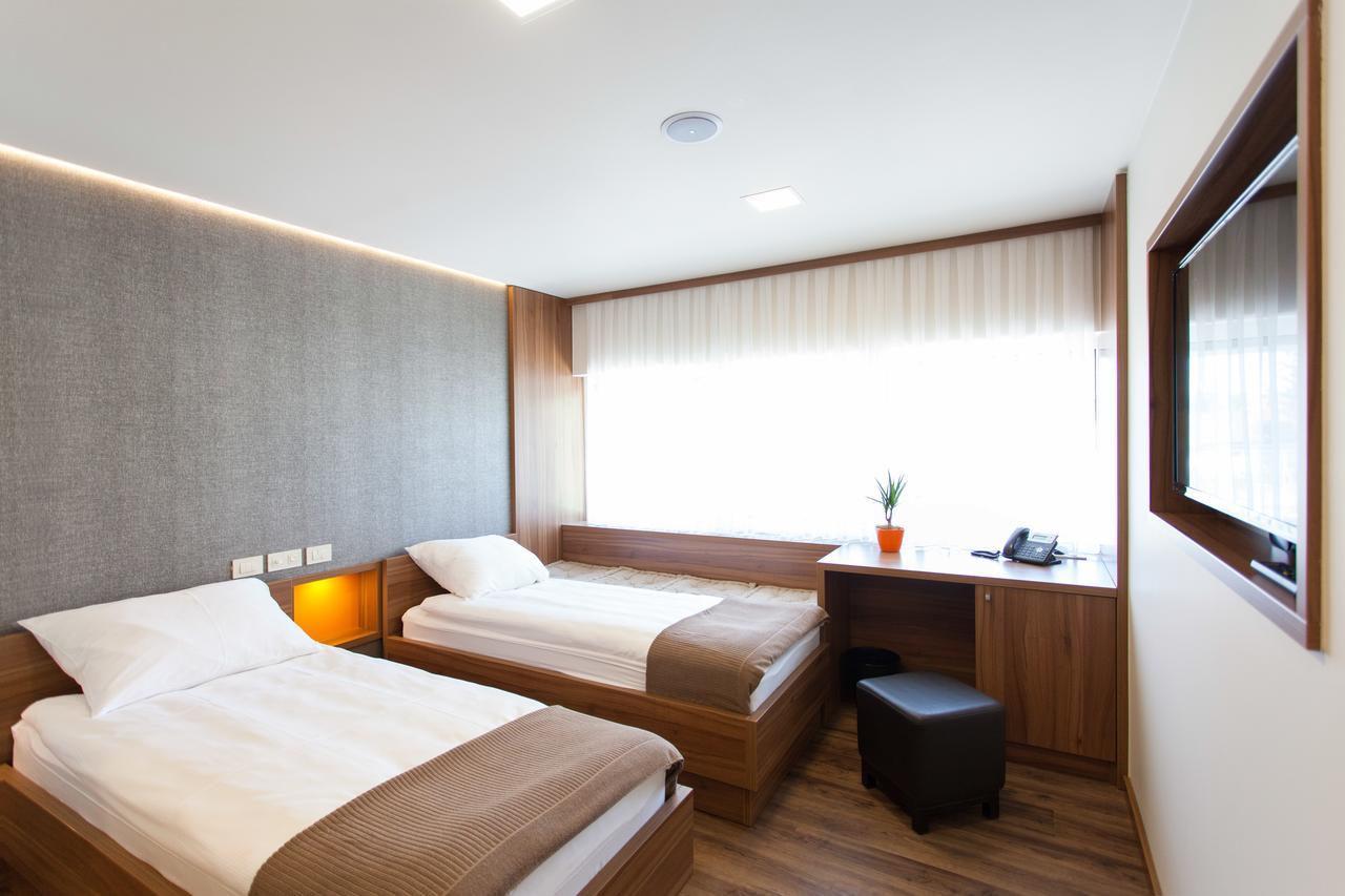 Hotel Pomaranca Птуй Екстериор снимка