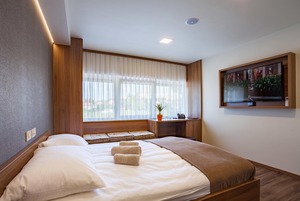 Hotel Pomaranca Птуй Екстериор снимка