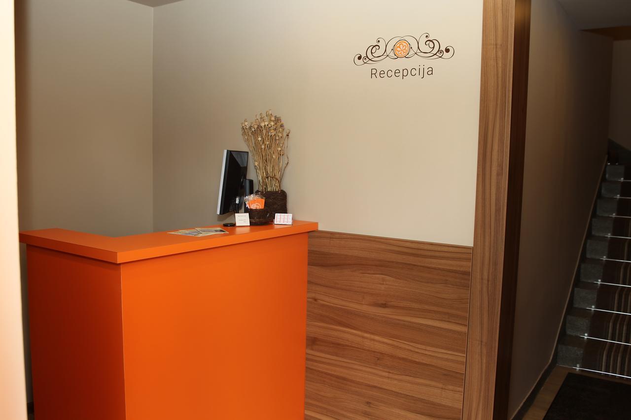 Hotel Pomaranca Птуй Екстериор снимка